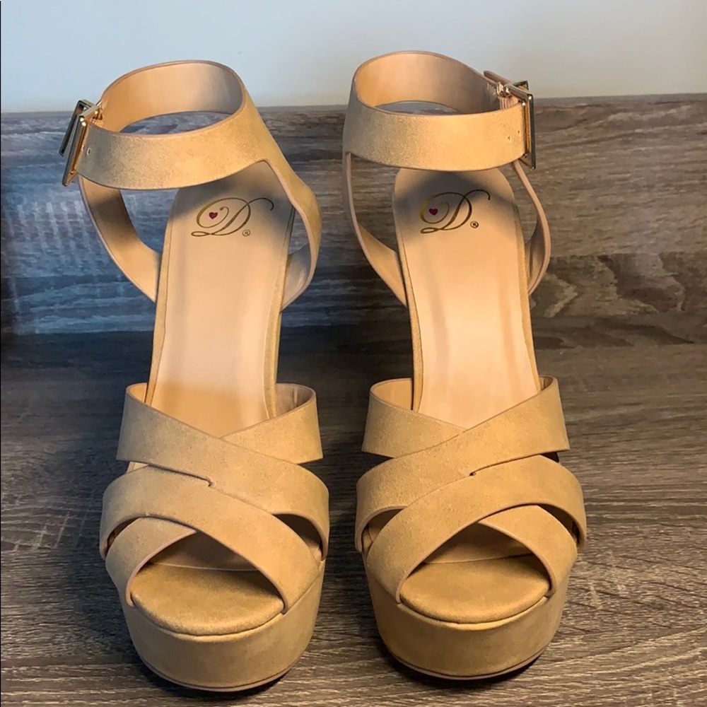 Strapped platform heels